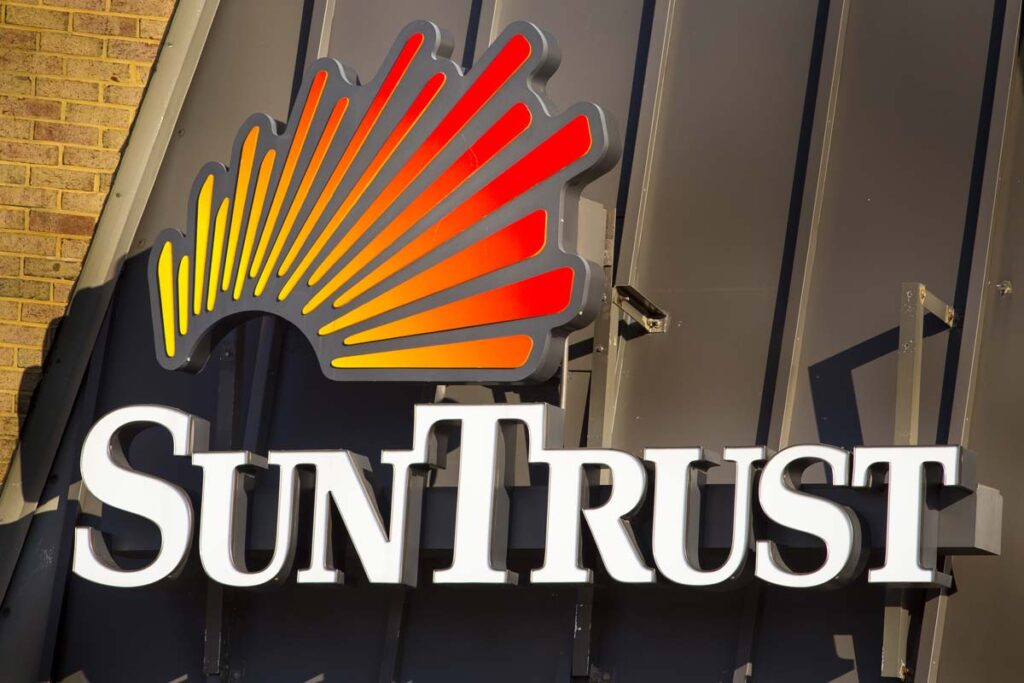 Close up of SunTrust signage, representing the SunTrust settlement.