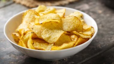 Close up of Kettle potato chips in a bowl, representing the Kettle potato chips air-fried class action.