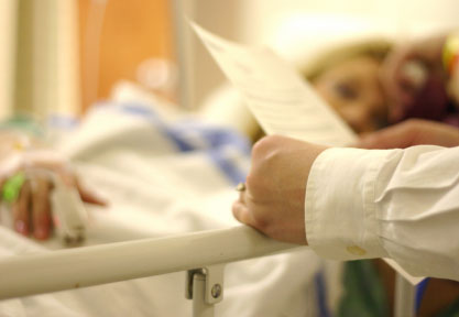 Doctor visits hospitalized woman.
