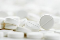 antibiotic-pill-pile
