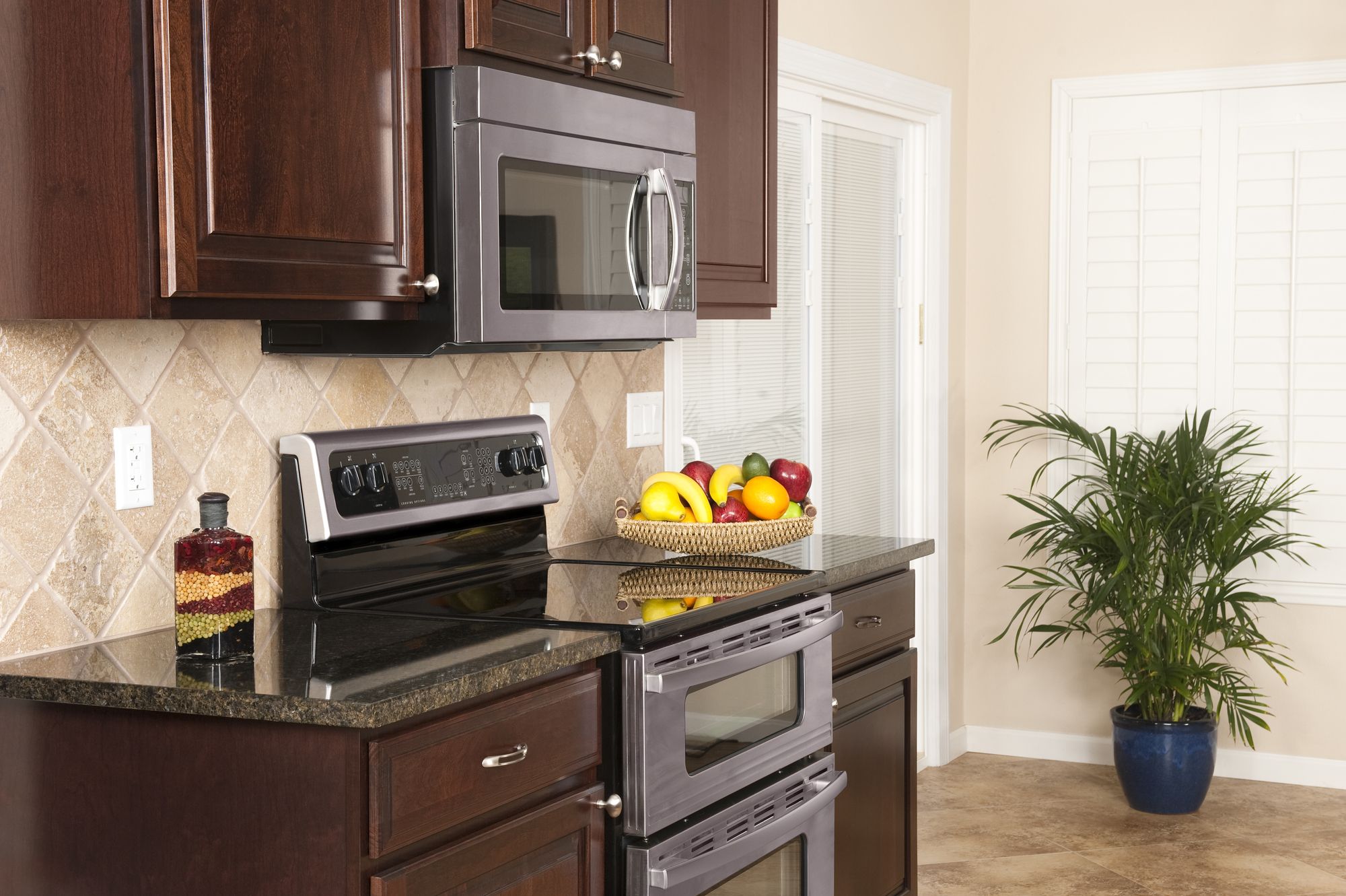 Frigidaire Microwave Class Action Lawsuit Alleges Overheating Handles