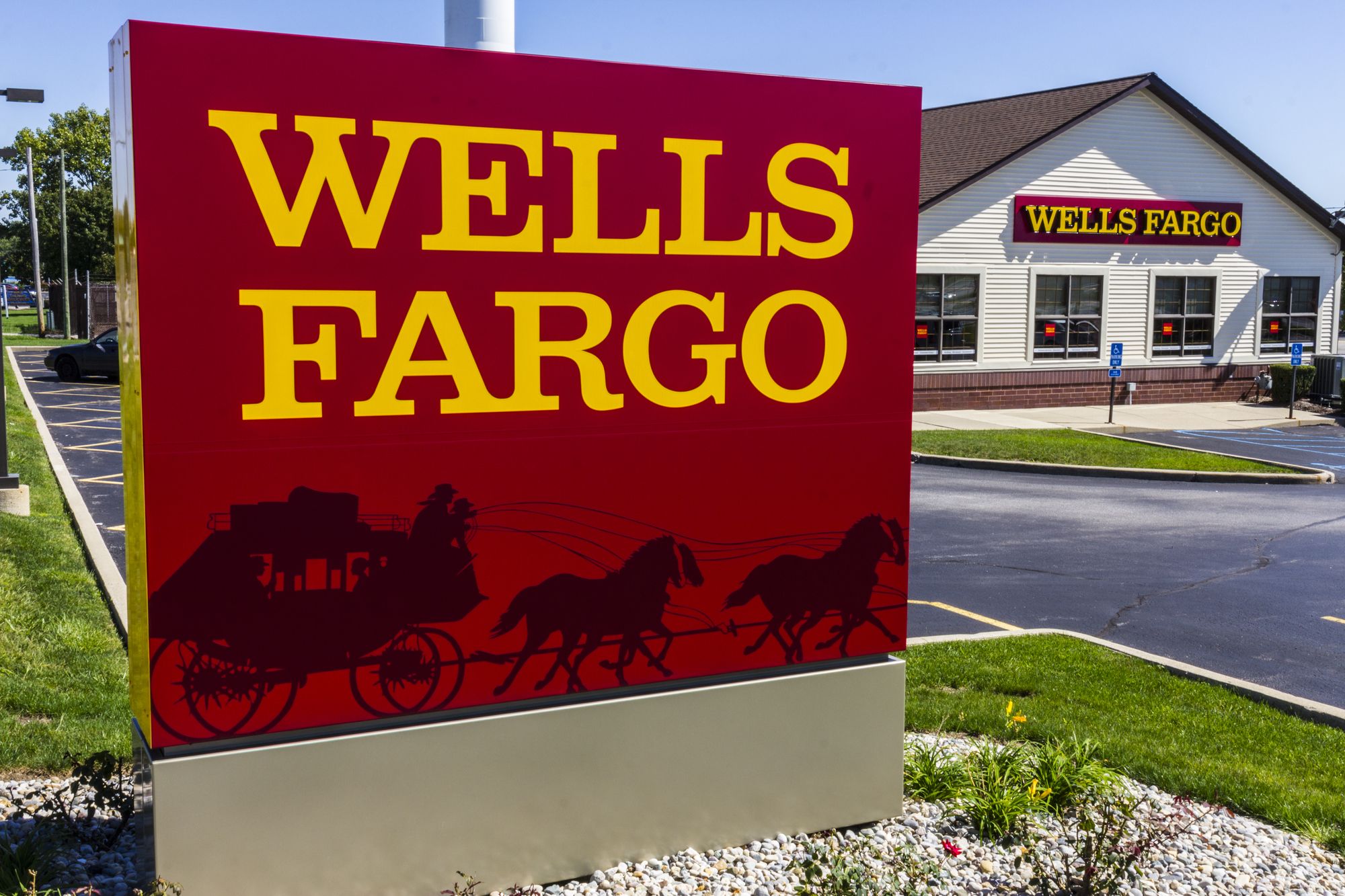 Ft. Wayne - Circa September 2016: Wells Fargo Retail Bank Branch. Wells Fargo is a Provider of Financial Services X