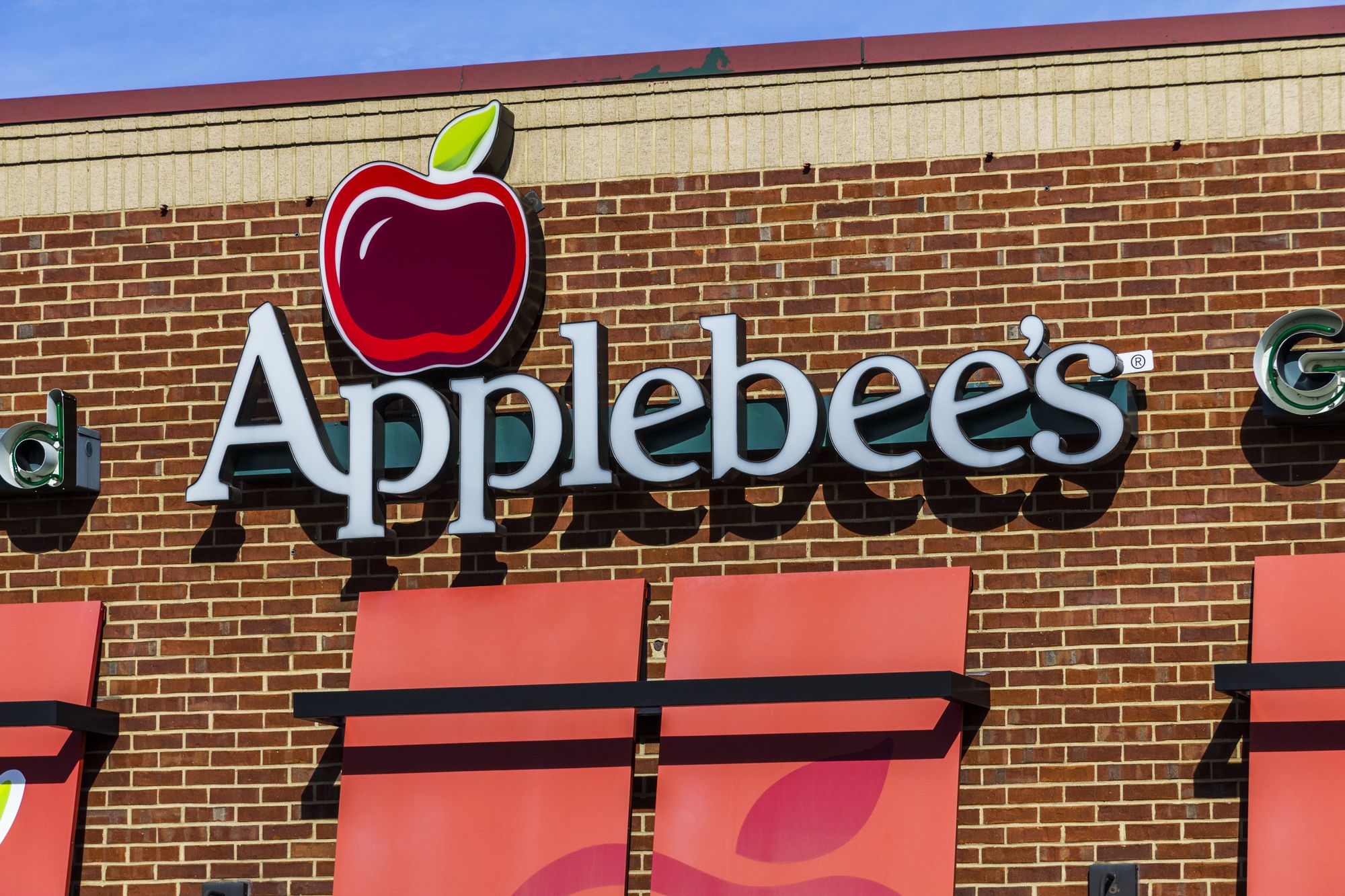 Indianapolis - Circa February 2017: Applebee's Neighborhood Grill and Bar Casual Restaurant. Applebee's is a subsidiary of DineEquity, Inc. II