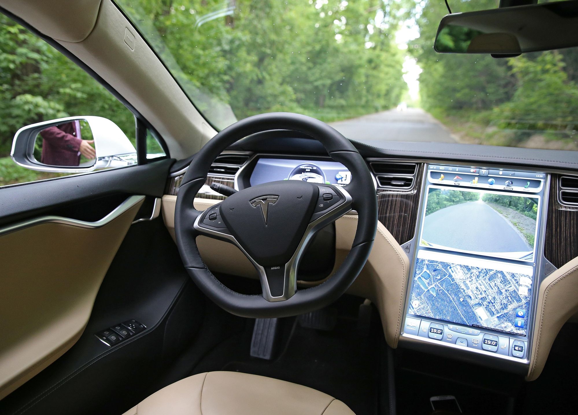 Tesla Class Action Lawsuit Says Autopilot Feature is Dangerously