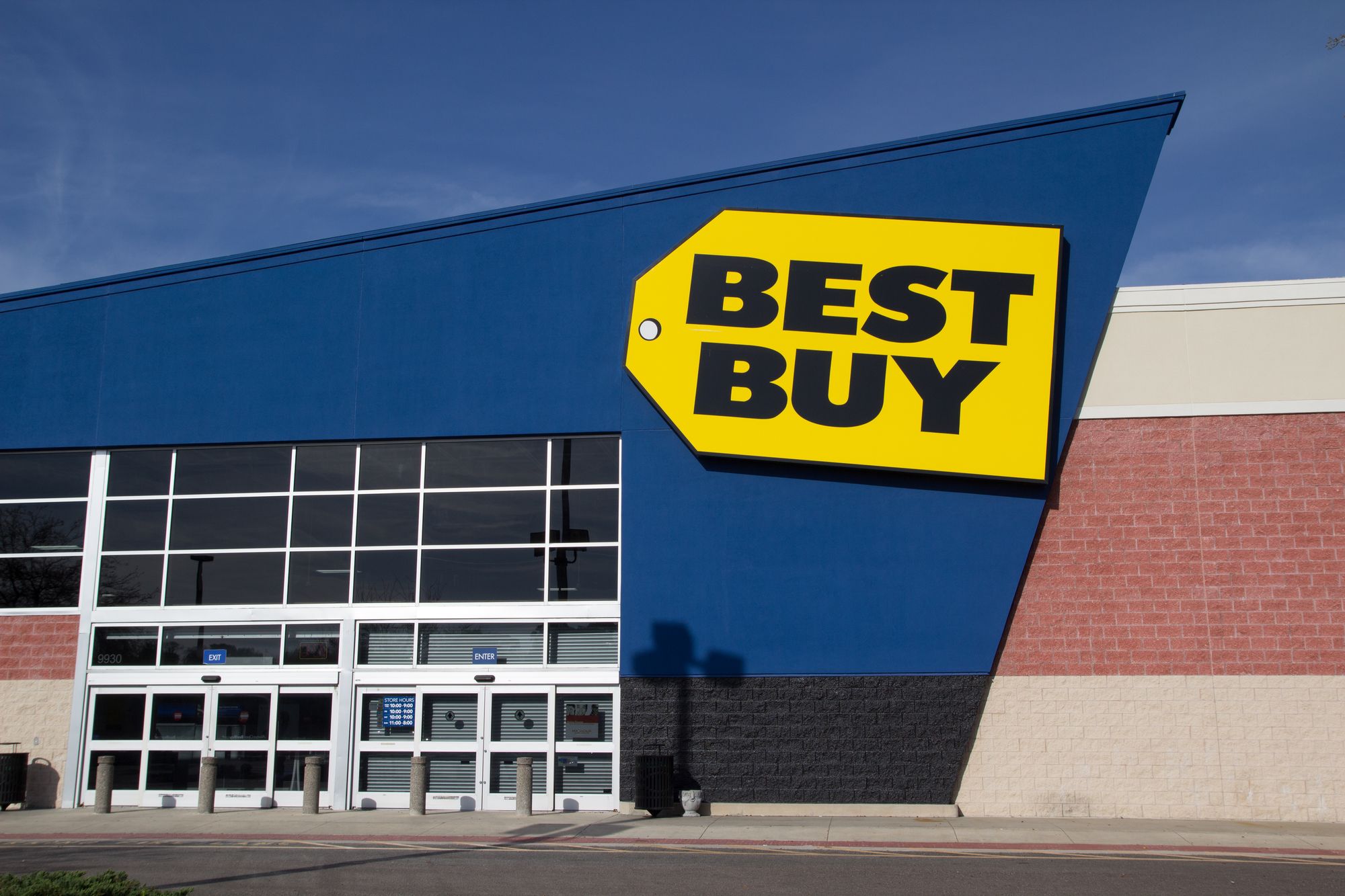JACKSONVILLE, FL - MARCH 16, 2014: A Best Buy retail electronics store in Jacksonville. In 2013, Best Buy operated 1,056 Best Buy and 409 Best Buy Mobile stand-alone stores in the US.