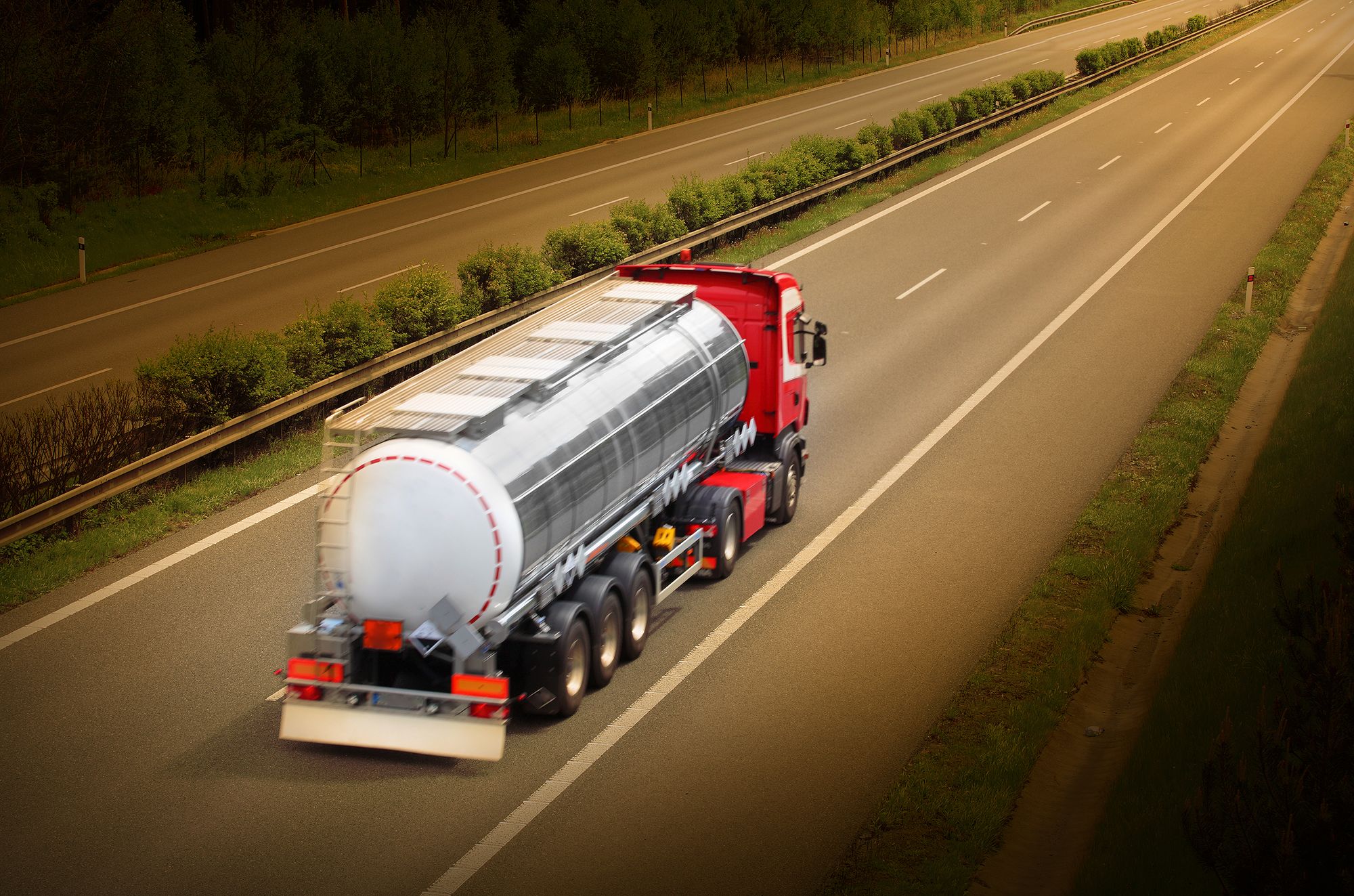 Praxair tanker truck drivers truckers highway - trucking independent contractors