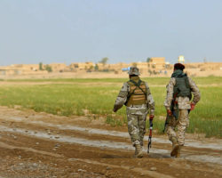 Iraqi soldiers avoiding roadside IEDs