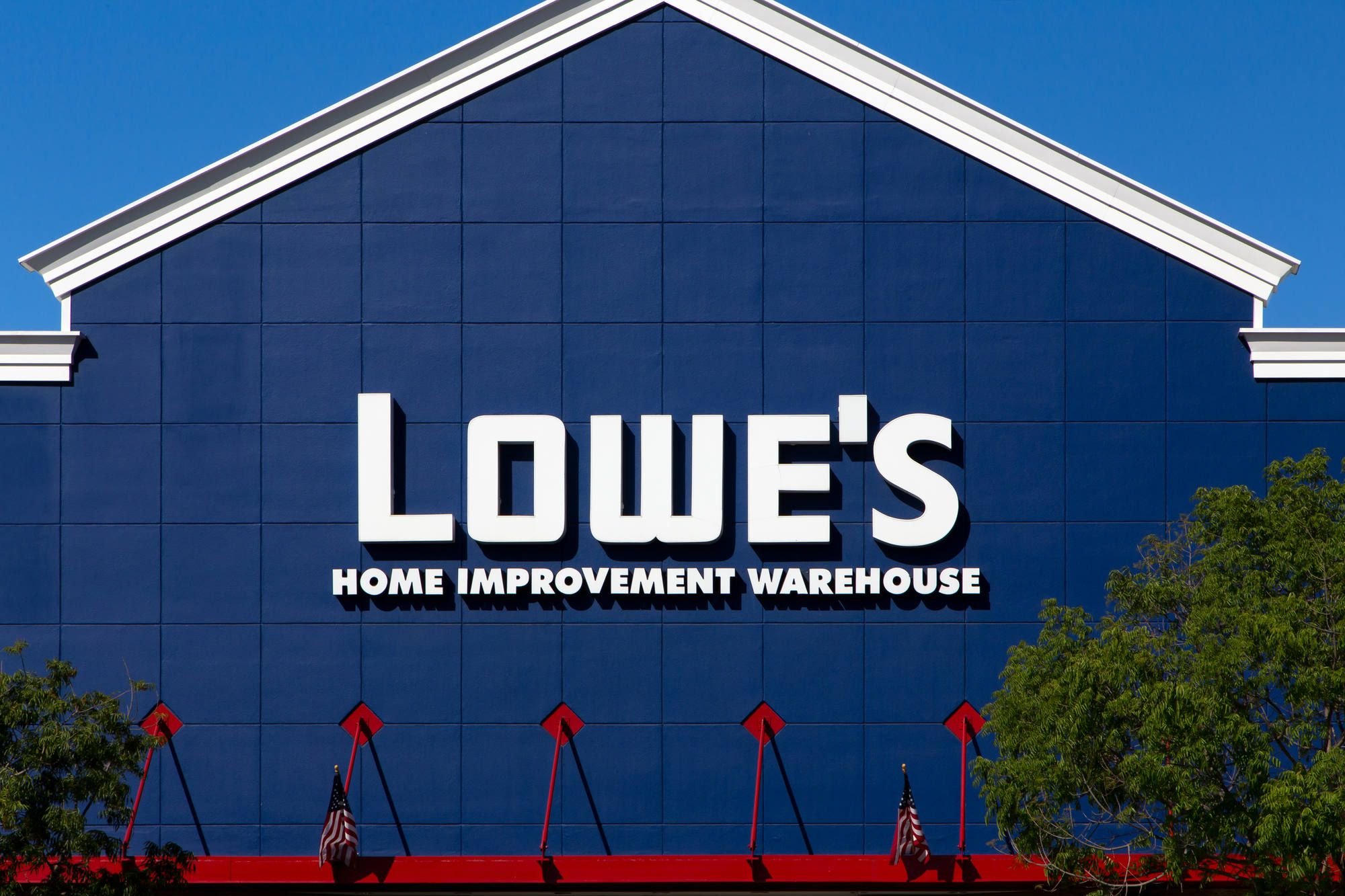 Lowe’s Class Action Lawsuit Filed over Weak Fund for 401(k