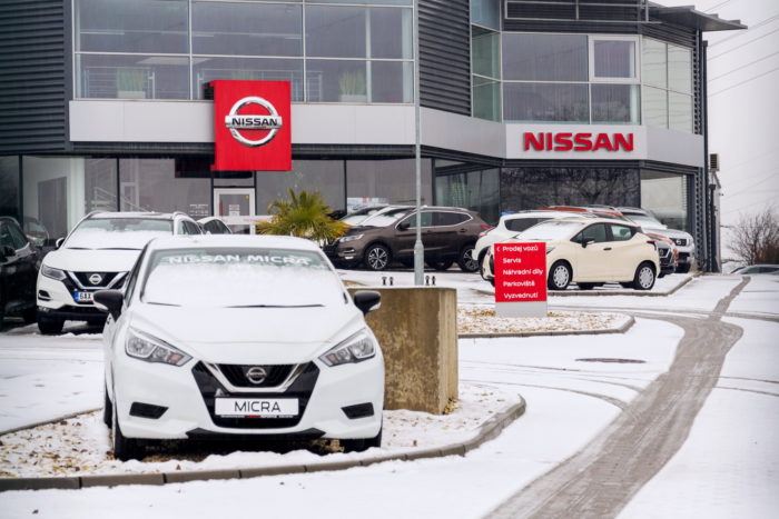 nissan vehicles in dealerships