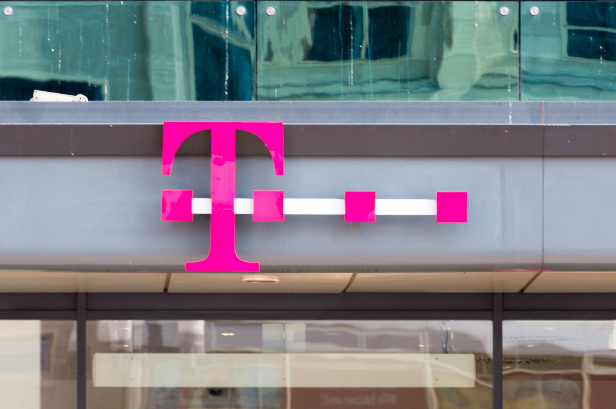 TMobile Class Action Says Customers Sent Unwanted Texts Top Class