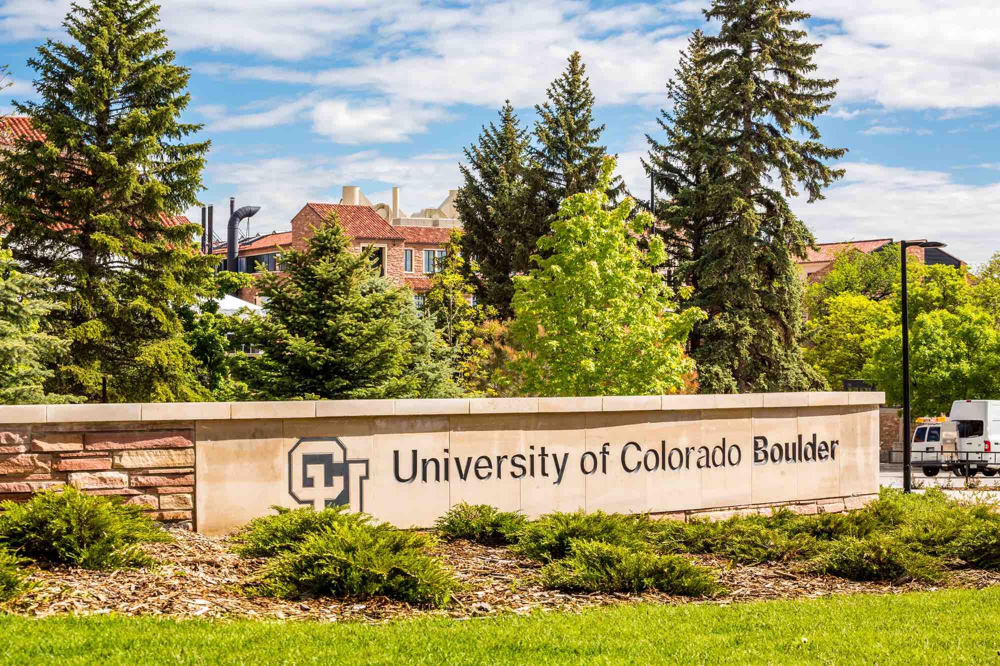 La demanda colectiva de la Universidad de Colorado en Boulder alega una