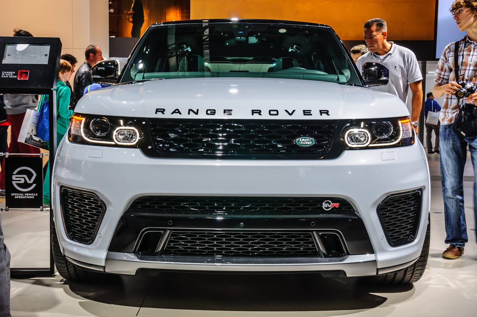 A Range Rover defect class action lawsuit claims that the luxury SUVs can lose power.