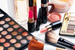 Los fabricantes buscan alternativas al talco en los productos de maquillaje  a medida que aumentan las demandas por cáncer - Top Class Actions