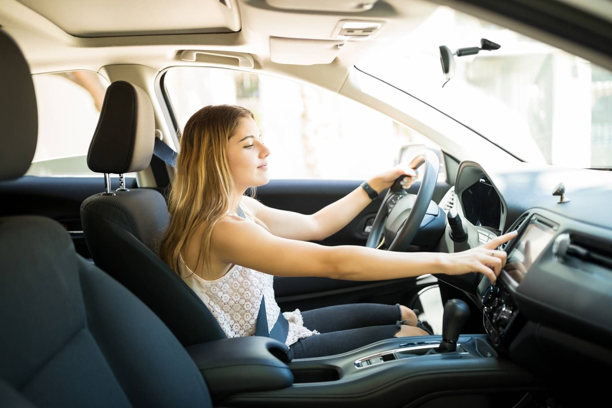 Chrysler infotainment systems allegedly come with a defect.