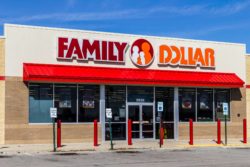 Family Dollar almonds are allegedly misadvertised as "smoked."