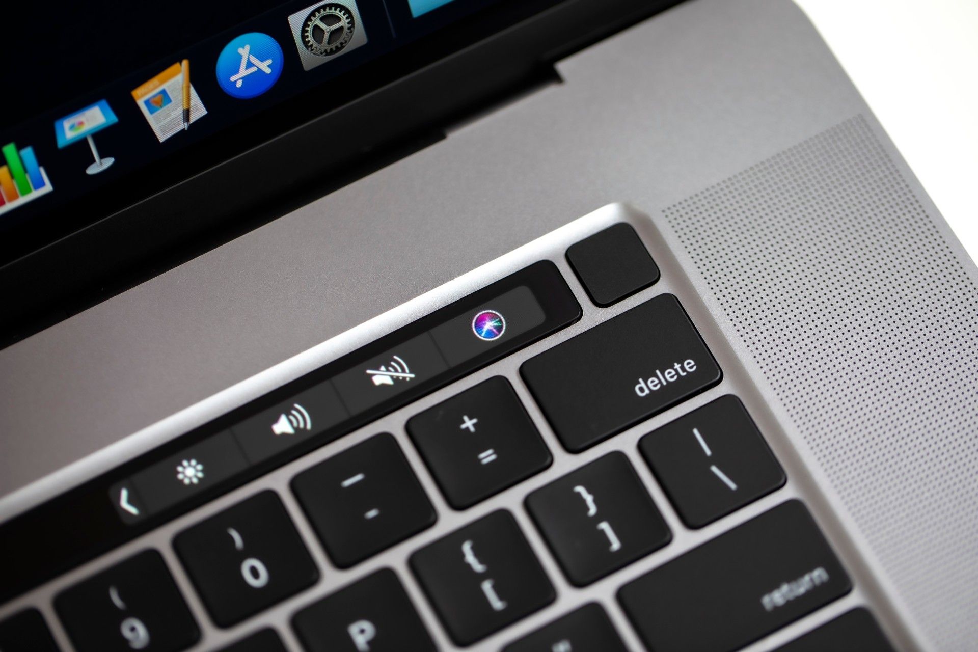 Apple Class Action Lawsuit Alleges MacBook Pro Display Issue - Top Class  Actions