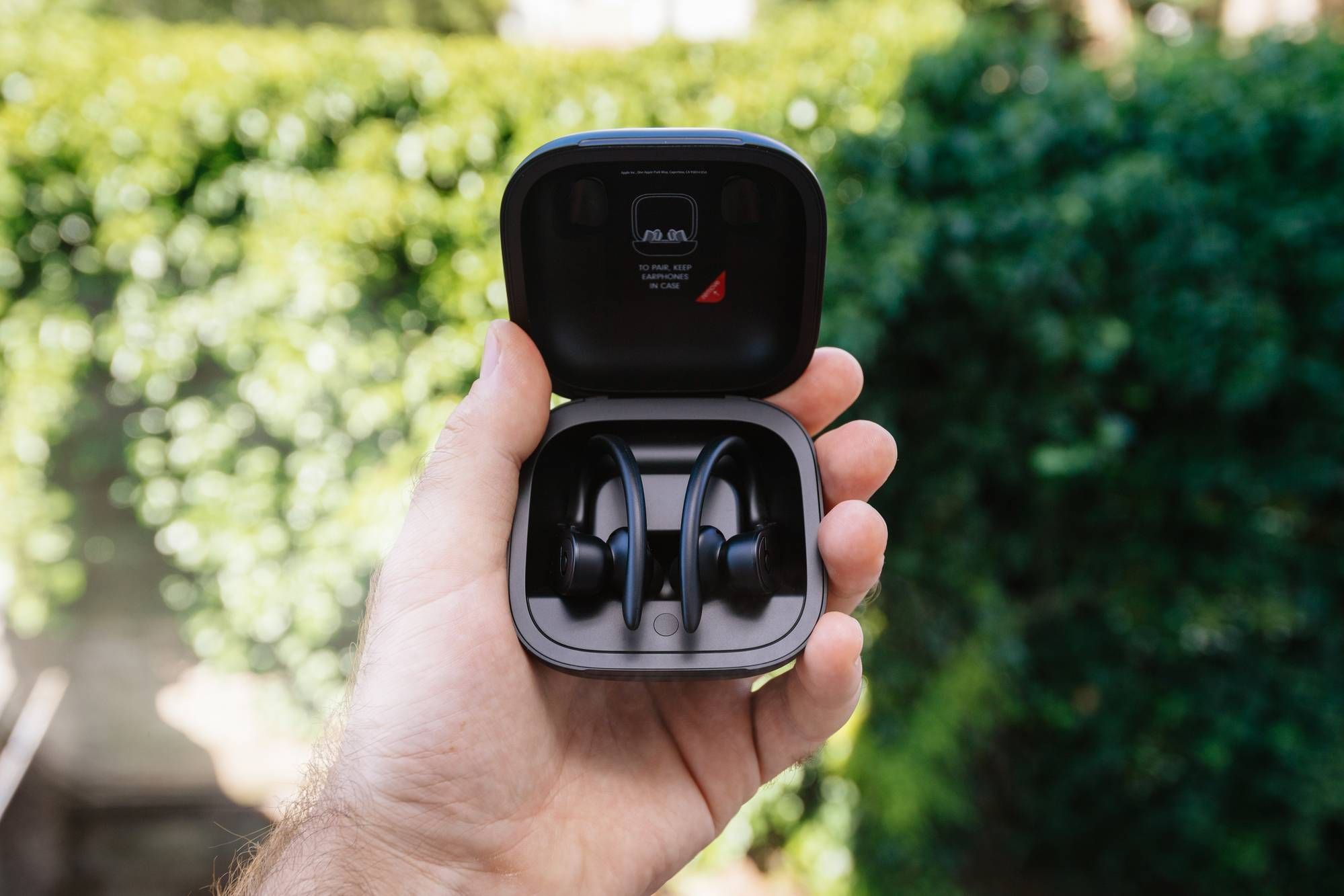 Powerbeats2 battery life allegedly disappoints wireless headphone users.