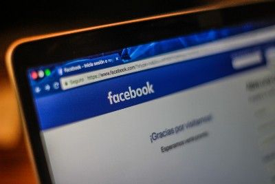 Facebook login page - Facebook moderator