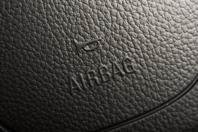 Steering wheel reads "AIRBAG" - Takata airbag