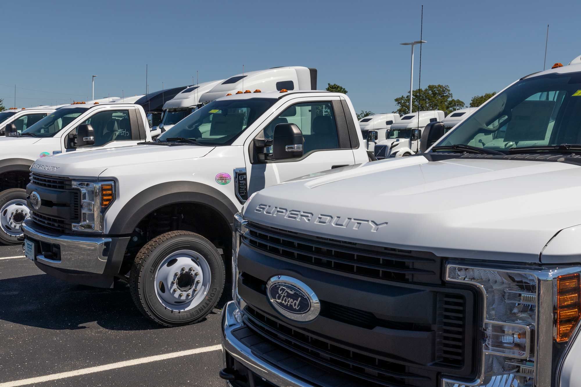 Ford Super Duty pickup trucks have a tailgate defect, a class action lawsuit claims.