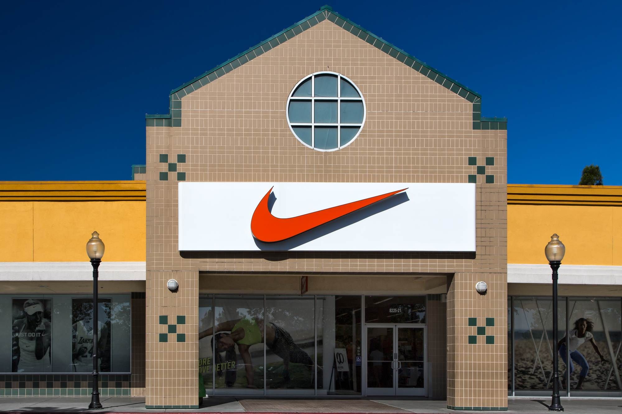 Nike acuerda 8,25 millones dólares a su personal para las reclamaciones sobre el control de bolsos - Top Class Actions