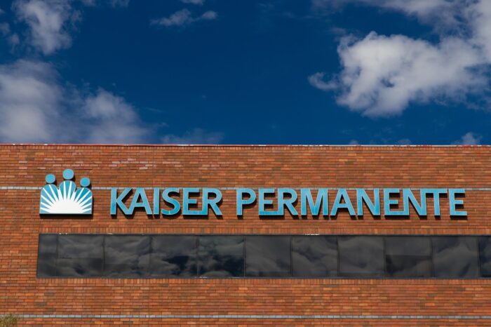Kaiser Permanente vaccine mandate class action