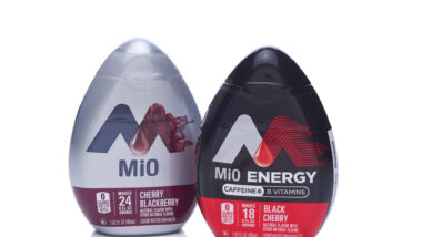 Two bottles of Mi0 Water Enhancer by Kraft, faces a class action