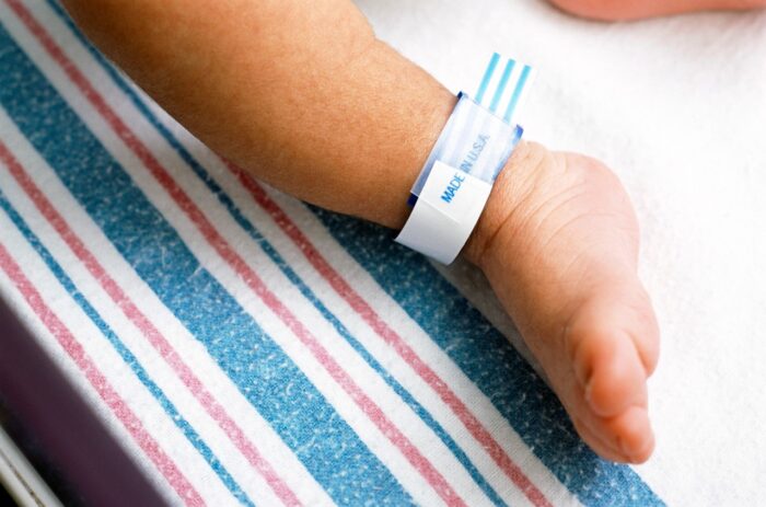 Close up of hospital identification bracelet on newborn baby boy- rady san diego - data breach settlement- rady children's hospital lawsuit - rady san diego - data breach settlement