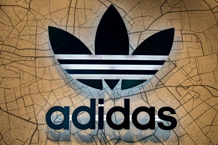 Logo Adidas original store