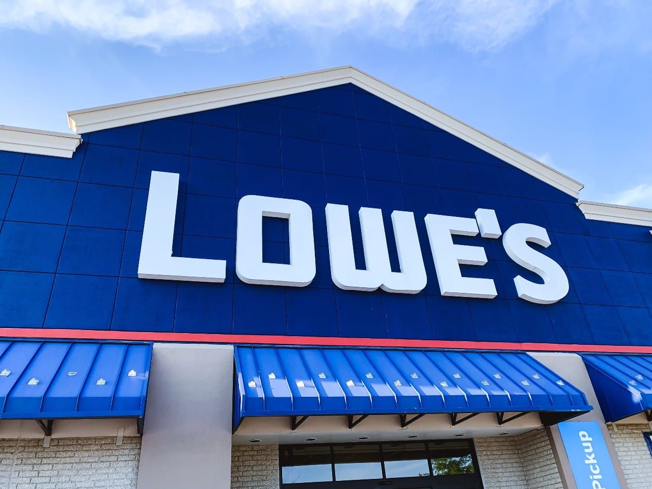 Lowe’s Class Action Claims Company Fails To Disclose Background Check