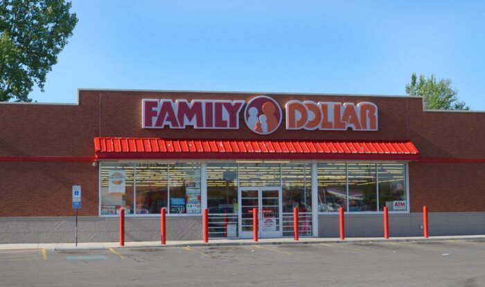 Front of Family Dollar store.