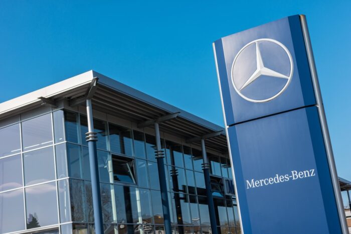 Office of official dealer Mercedes-Benz.