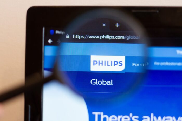 Philips logo visible on monitor screen