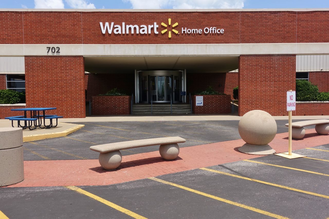 Walmart Class Action Claims Retailer Tricked ‘Unsuspecting’ Warehouses
