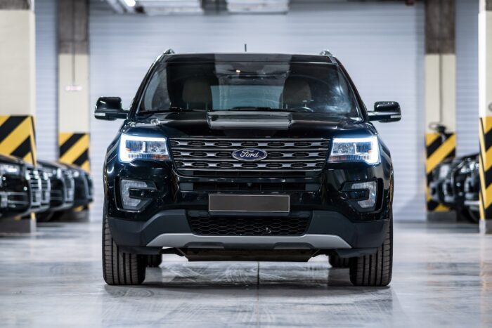 Photo of 2021 Ford Explorer V Restyling front view.