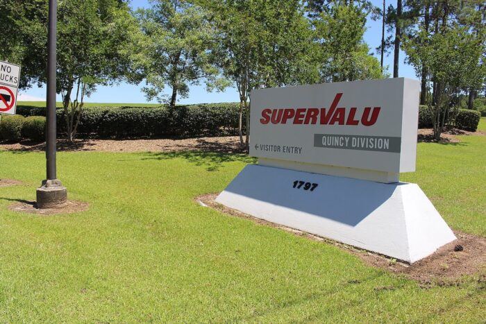 Supervalu sign in Florida.