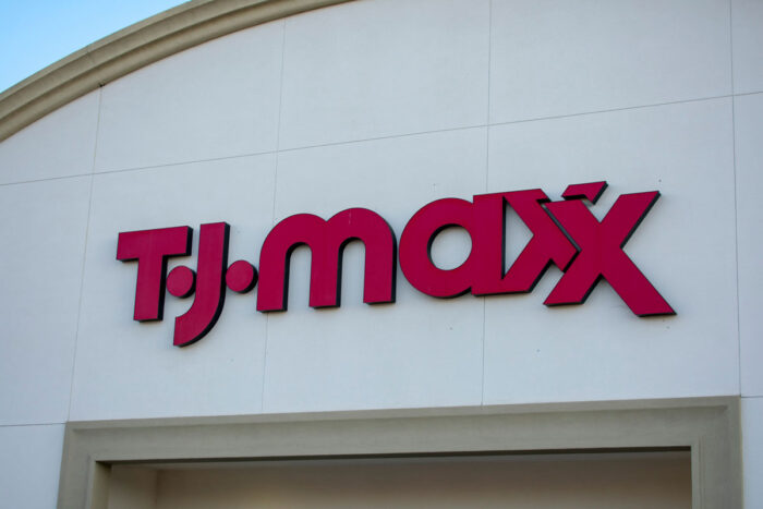 working at tj maxx pay