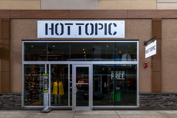 Exterior of a Hot Topic store.