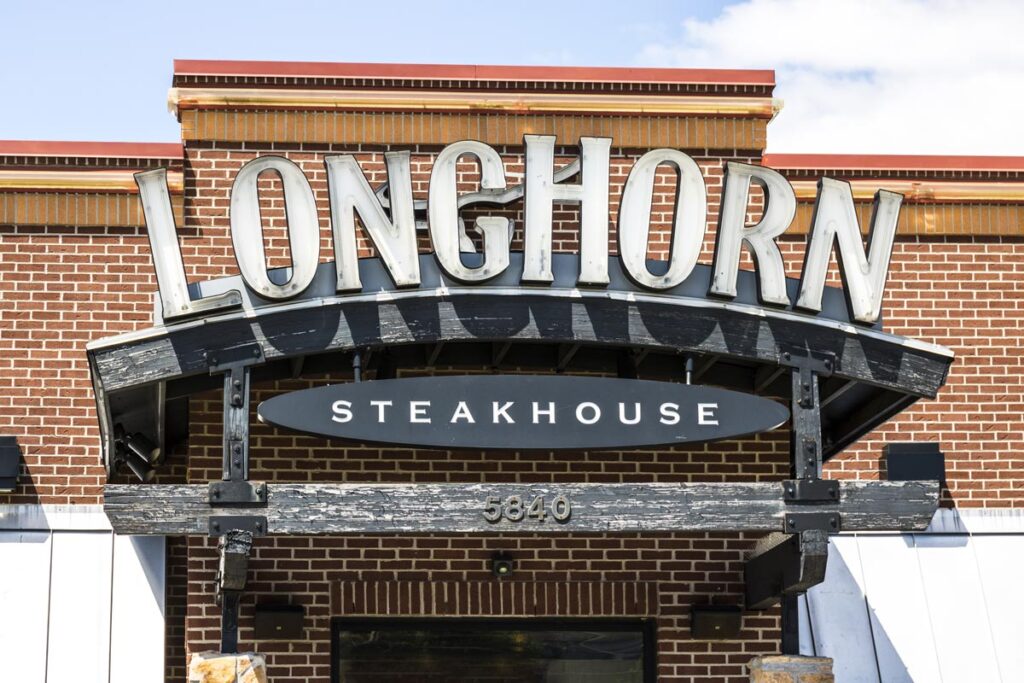 Exterior of a Longhorn steakhouse location.