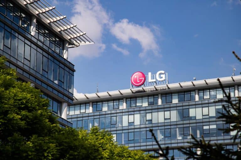 LG lawsuit claims microwave caused house fire with 1M in damages