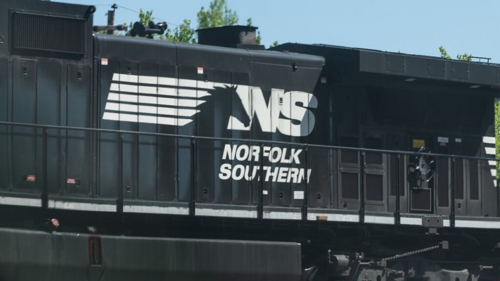 Norfolk Southern engine