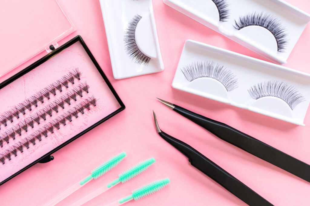 Tools for application of fake eyelashes with pink background