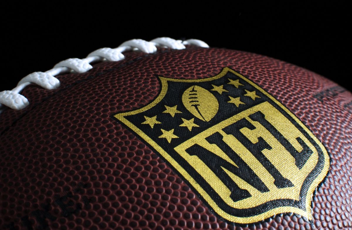 NFL's exclusive deal with DirecTV is illegal monopoly, lawsuit claims