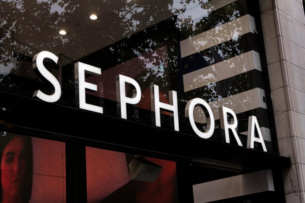 Close up of Sephora signage, representing the Sephora class action.