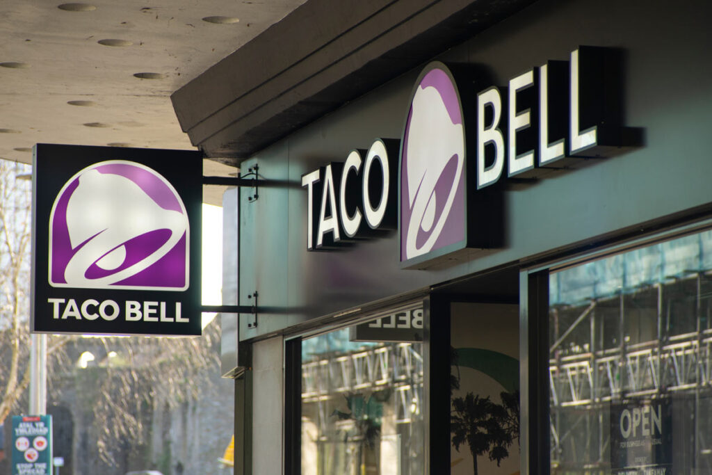 Close up of Taco Bell signage, representing the Taco Bell food class action.