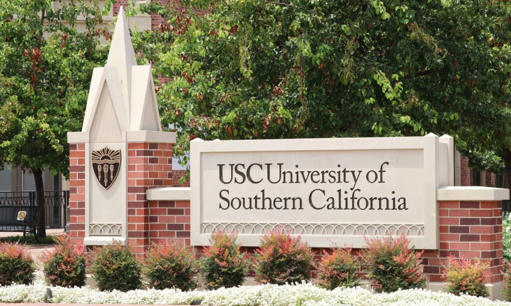 USC signage on USC University of Southern California campus.