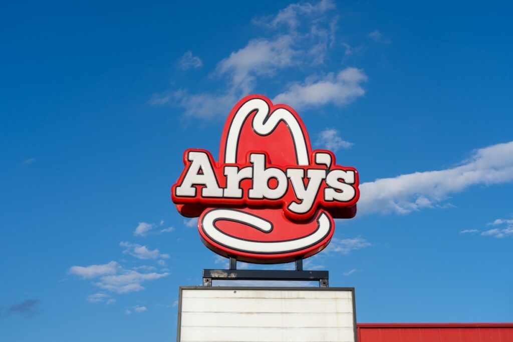 Arby's sign with blue sky in background in Niagara representing the Arby's class action.