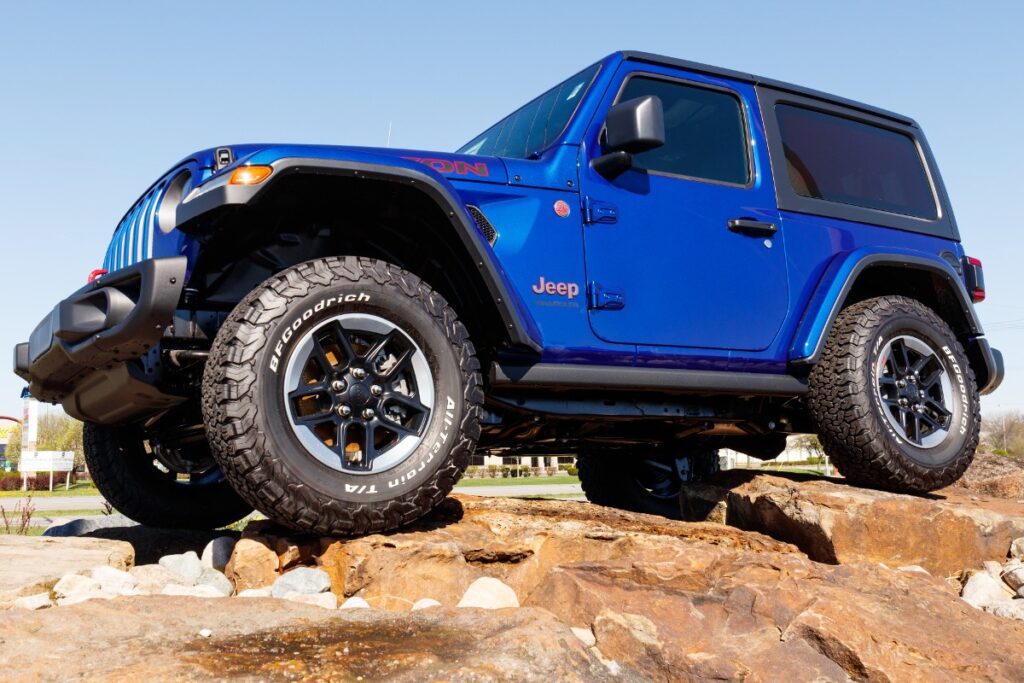 A blue Jeep Wrangler, representing the Jeep class action lawsuit settlement.