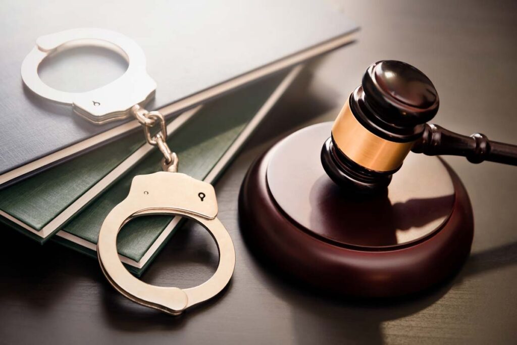 Close up of a judges gavel and handcuffs, representing the Alex Murdaugh sentence.