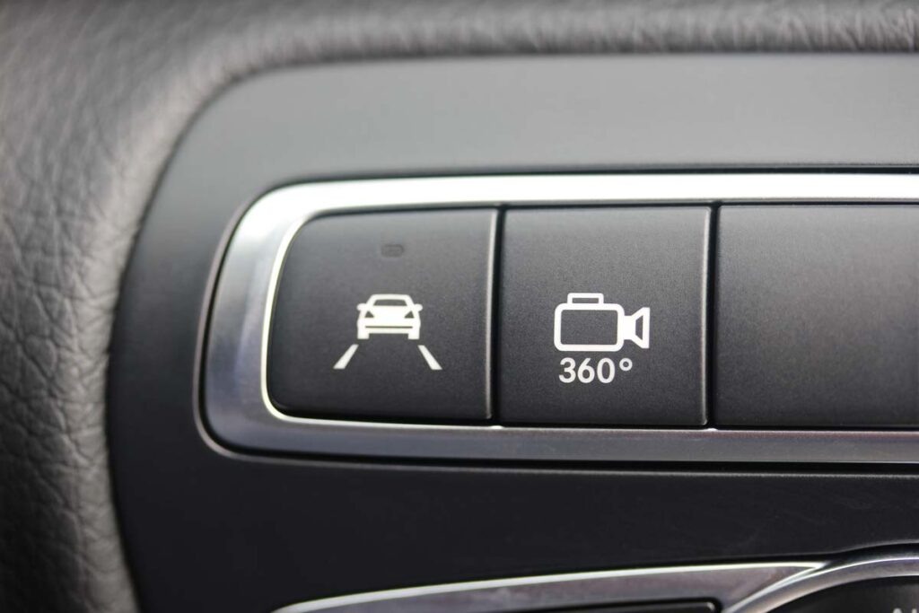Close up of a 360 camera button on a steering wheel, representing the Ford 360-Degree Camera class action.